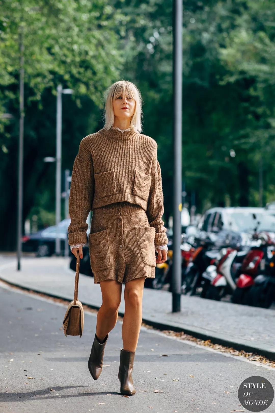 驼色外套内搭什么色彩打底,158梨形身材驼色大衣搭配高级感