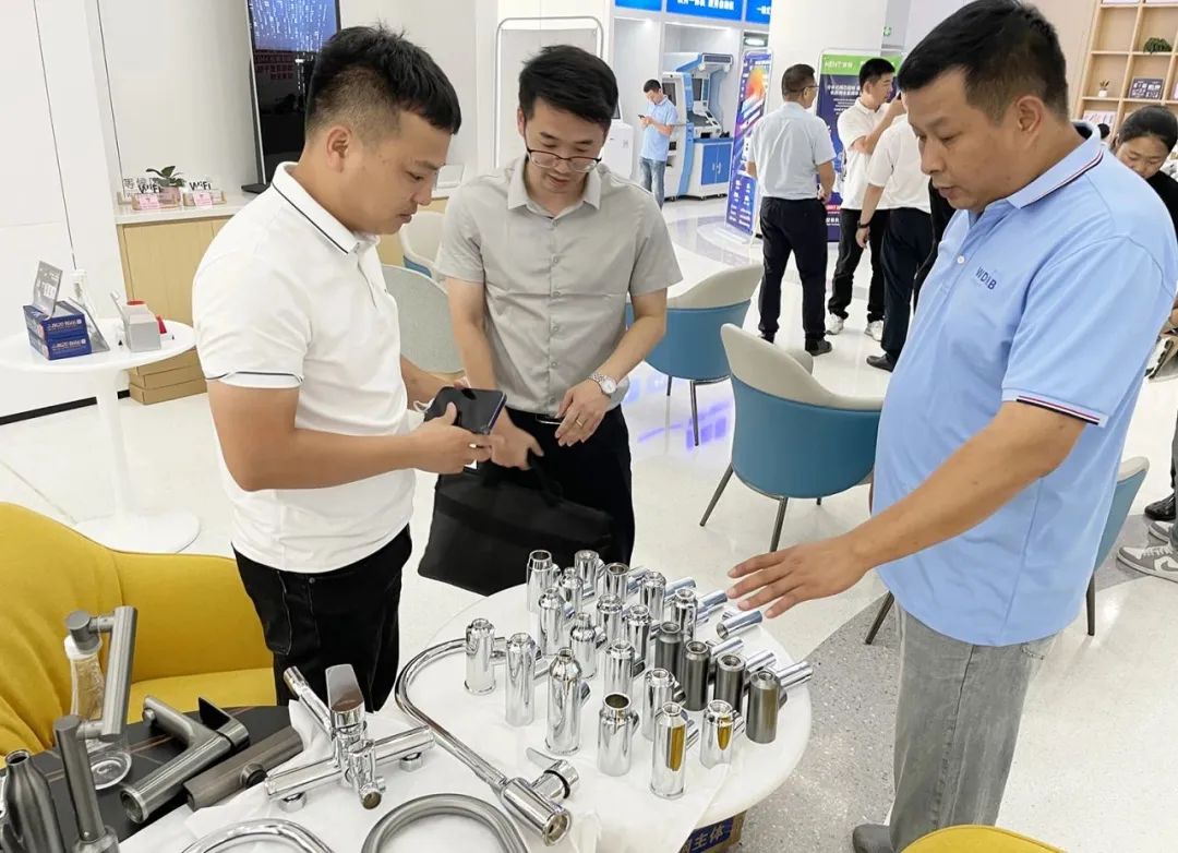 聚焦两会互济互动抱团取暖,聚焦合作共赢开展互利合作