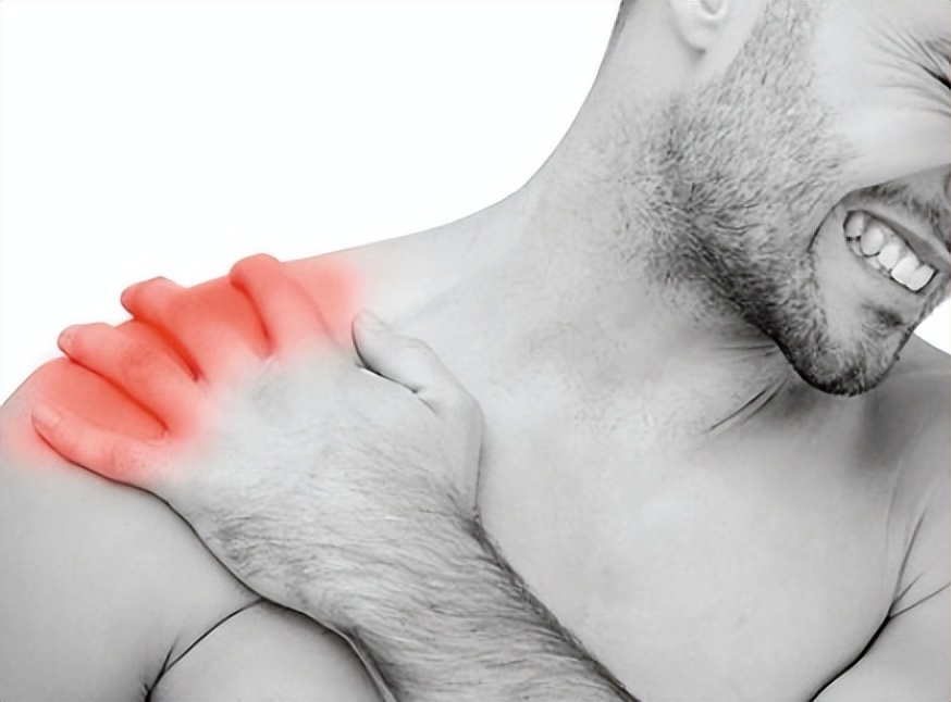 年轻男子突发肩疼,男子胸痛到医院检查突然抢救