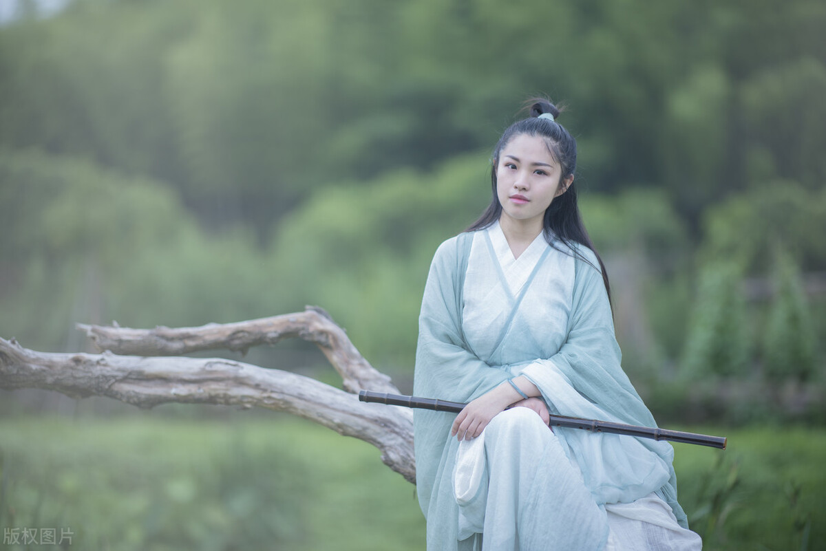 故事：她本是将军之女，被抄家后无奈下嫁一太监，婚后却被宠成宝