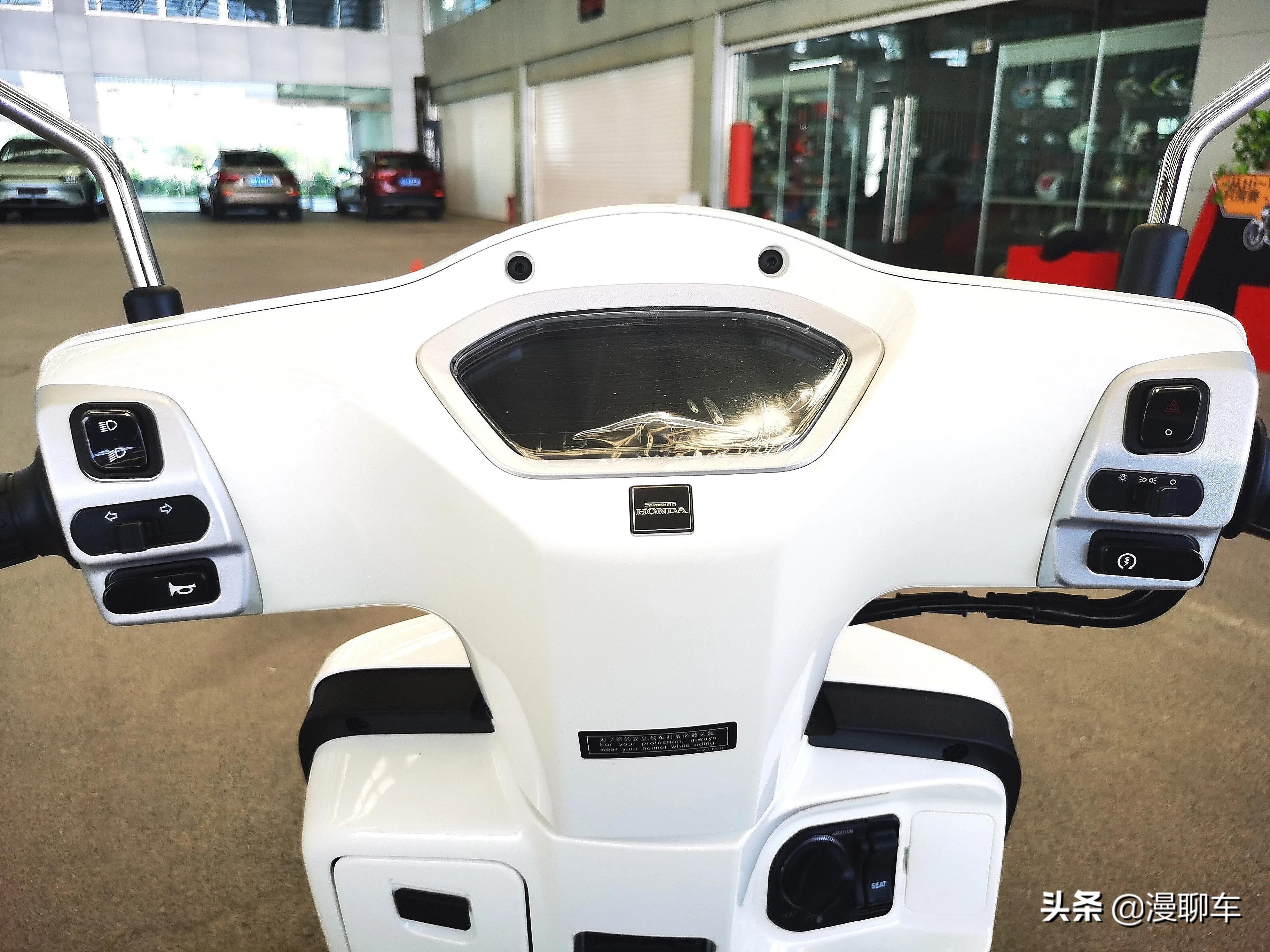 本田复古踏板ns125la介绍,新大洲本田复古踏板ns125落地价