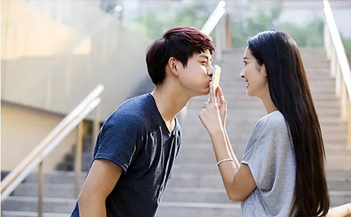 异地恋女友总是疑神疑鬼怎么办,女生谈恋爱疑神疑鬼该怎么解决