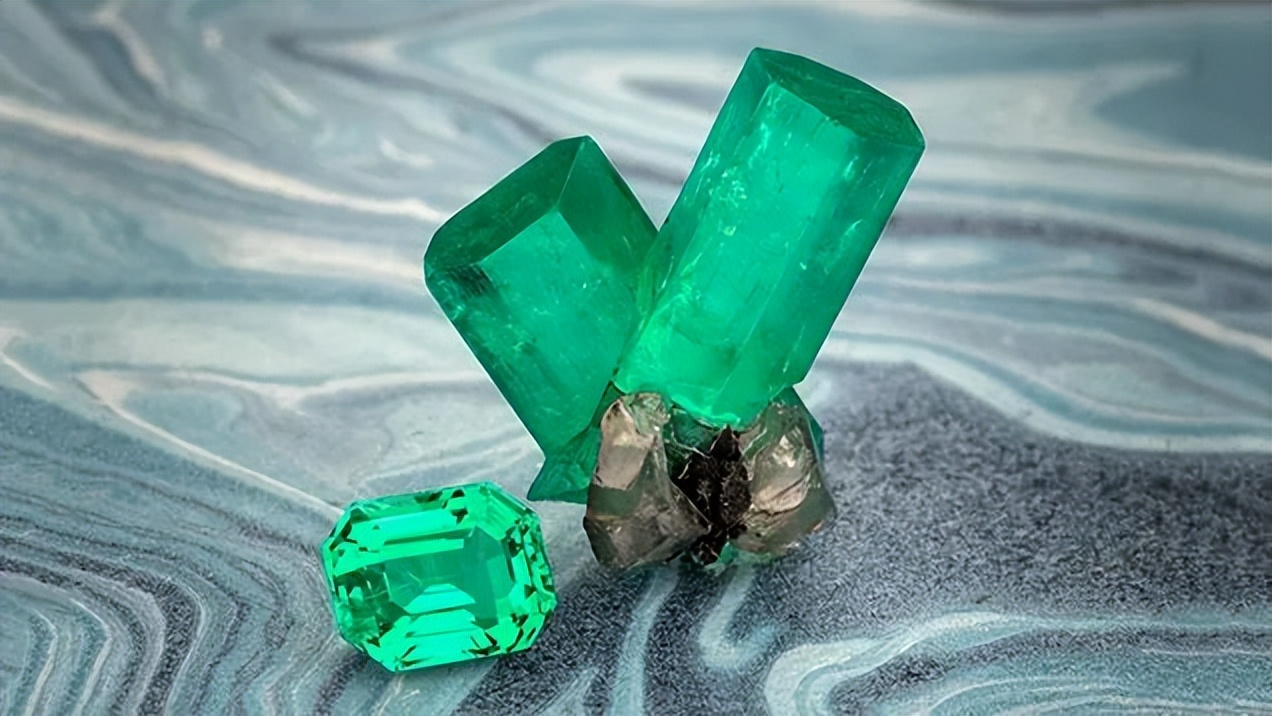 只知道王者祖母绿？它的整个家族都是“贵圈新宠”