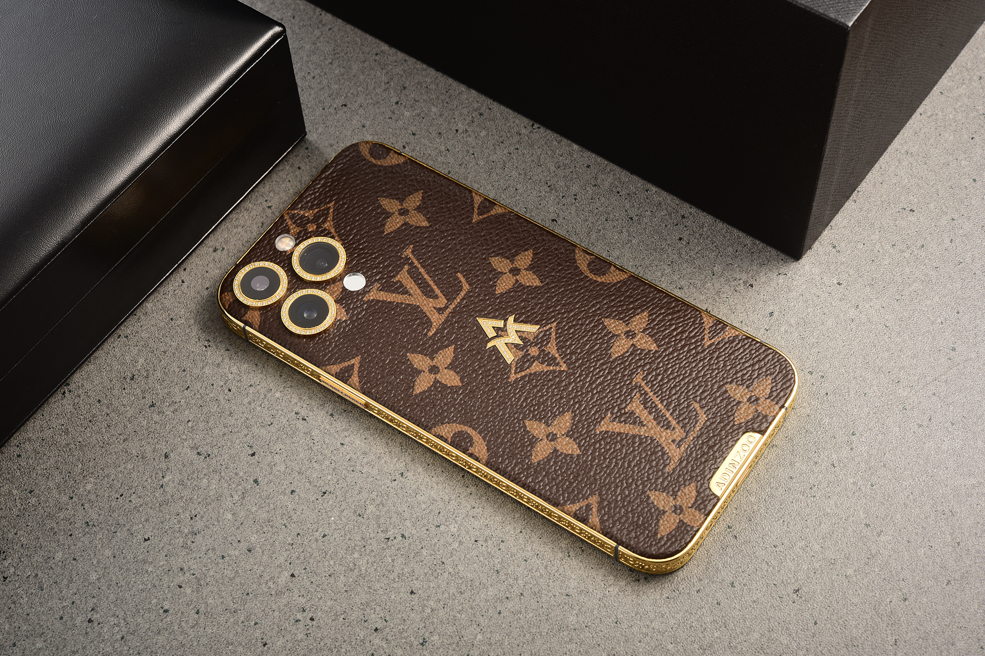 女神节快到了,给女神送一台LV定制的iPhone,如何?