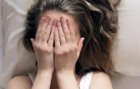 大脑开始萎缩有什么症状,大脑萎缩会有哪些反应