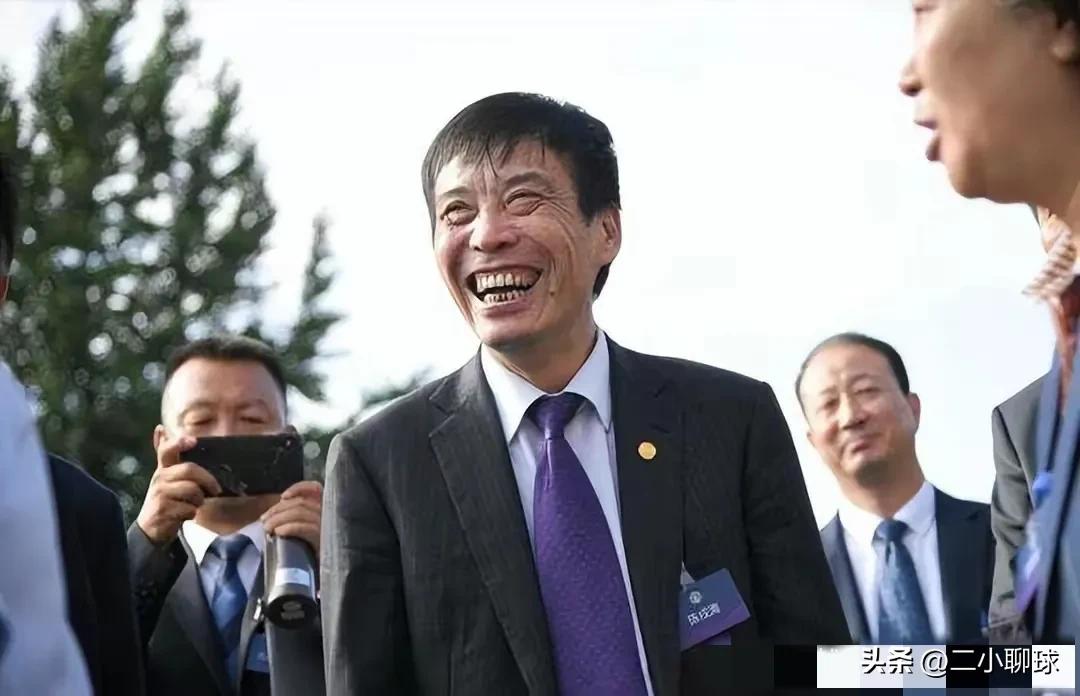 武汉三镇抗议:中国足球“千疮百孔，一地鸡毛”可谓多事之秋。