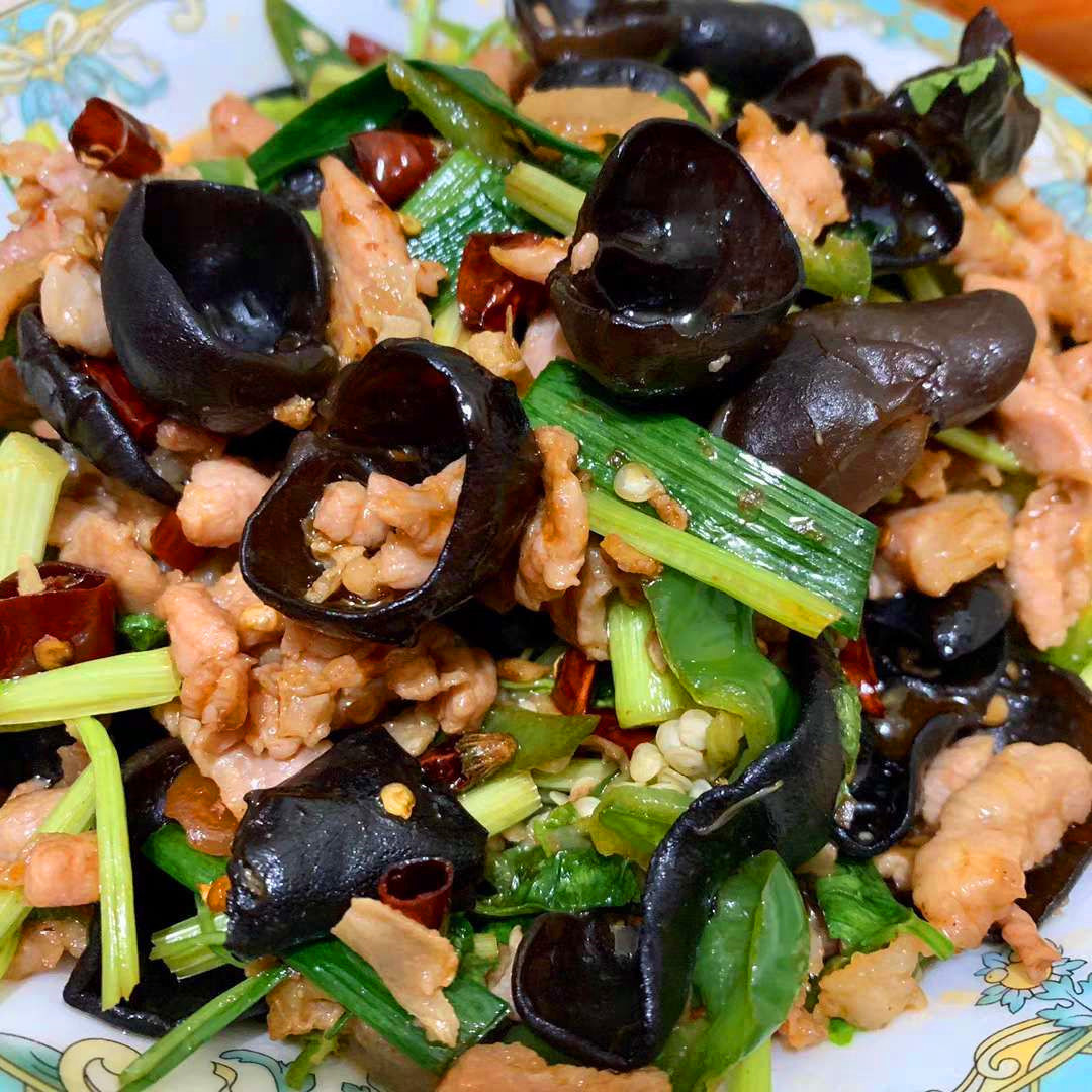 炒木耳为什么会粘锅,炒木耳为啥会爆