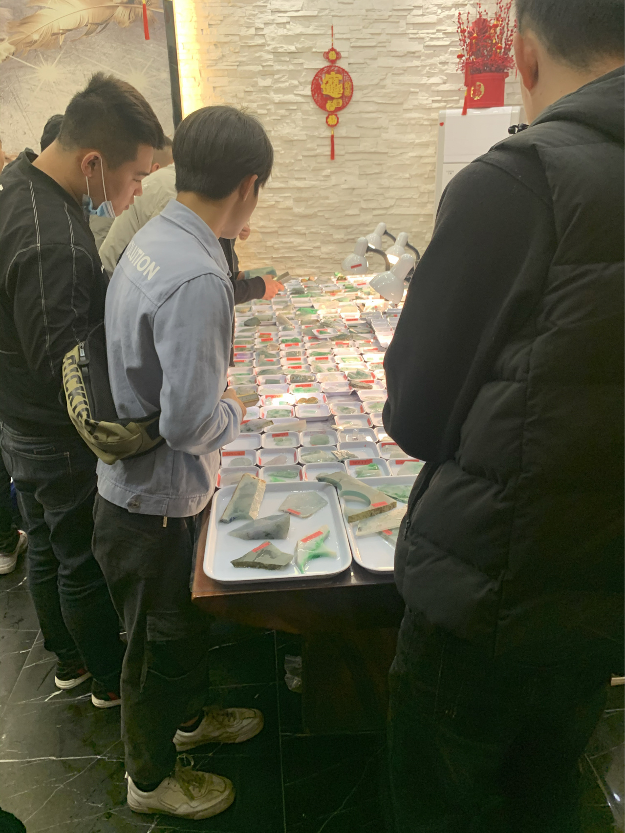 翡翠直播为什么都卖毛货,翡翠产业链直播猫腻