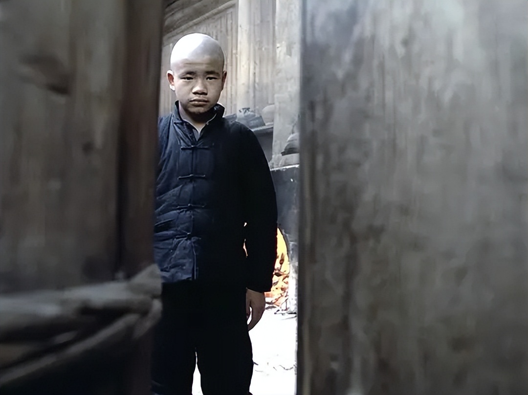 *窥偷**、*虐性**、不伦恋，这部90年代的电影戳破了压抑扭曲的人性欲望