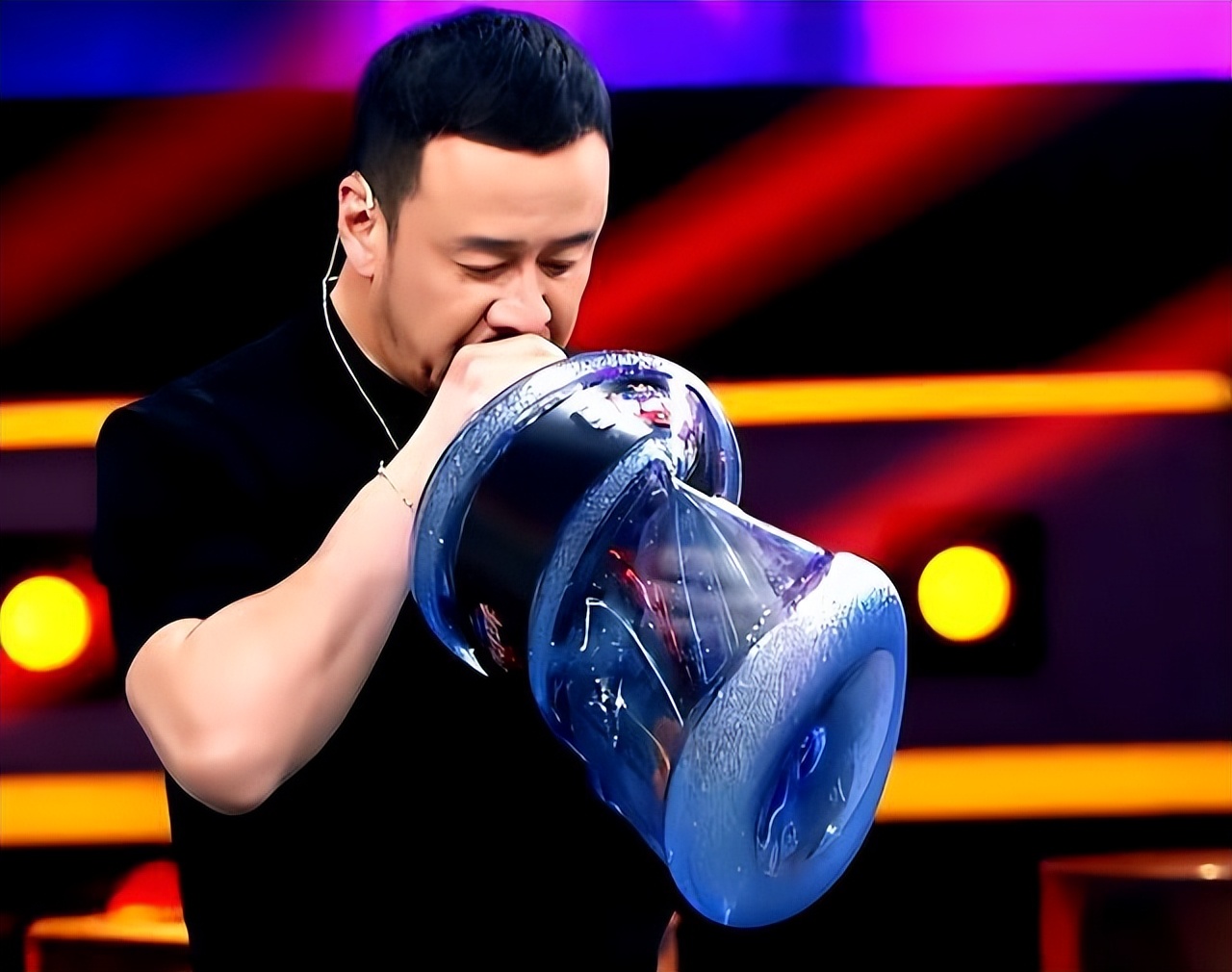 杨坤为什么在乐坛的地位高,杨坤为什么在乐坛的地位这么高