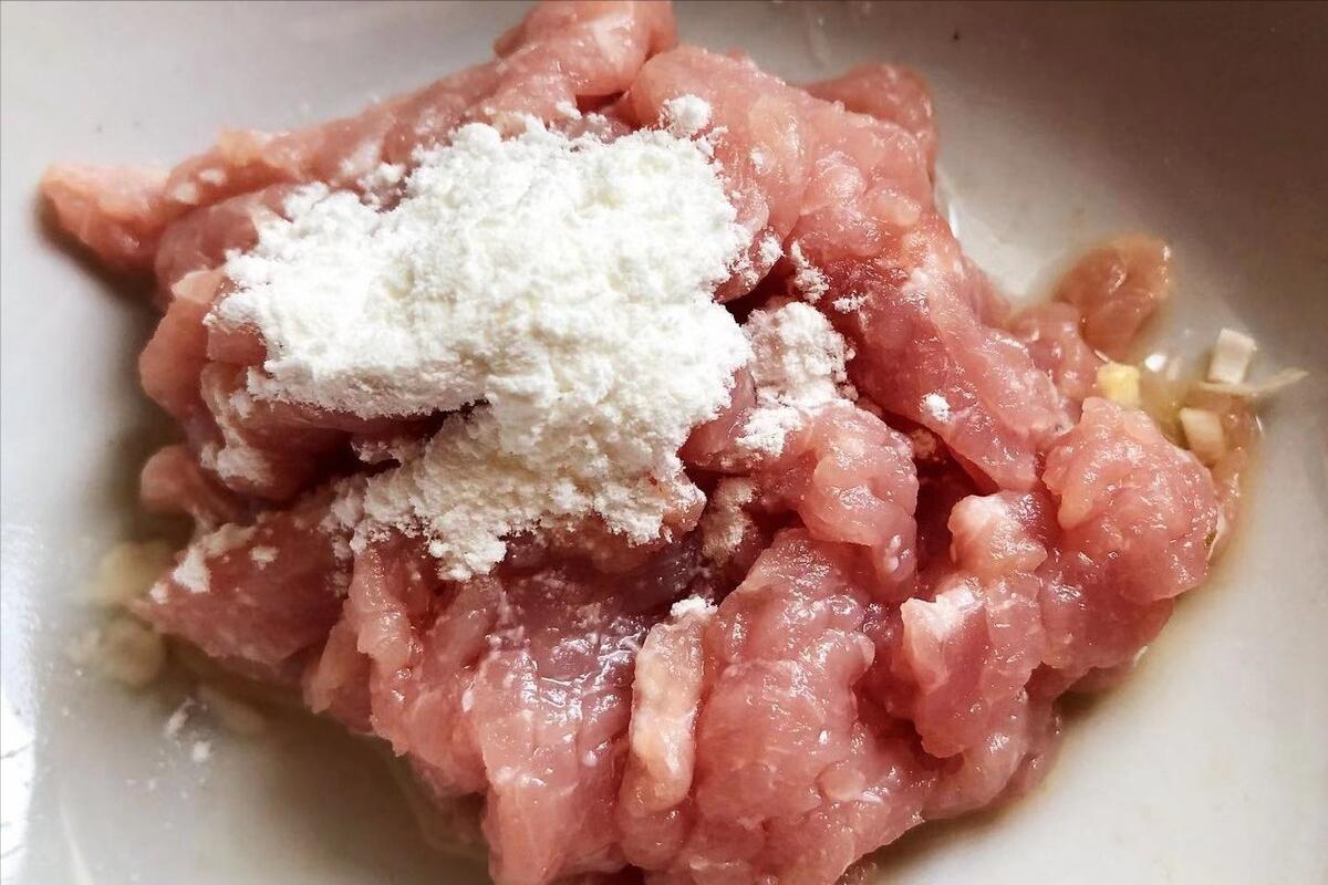 炒蒜苔时不要直接下锅炒,炒蒜苔学会这个技巧好吃又入味