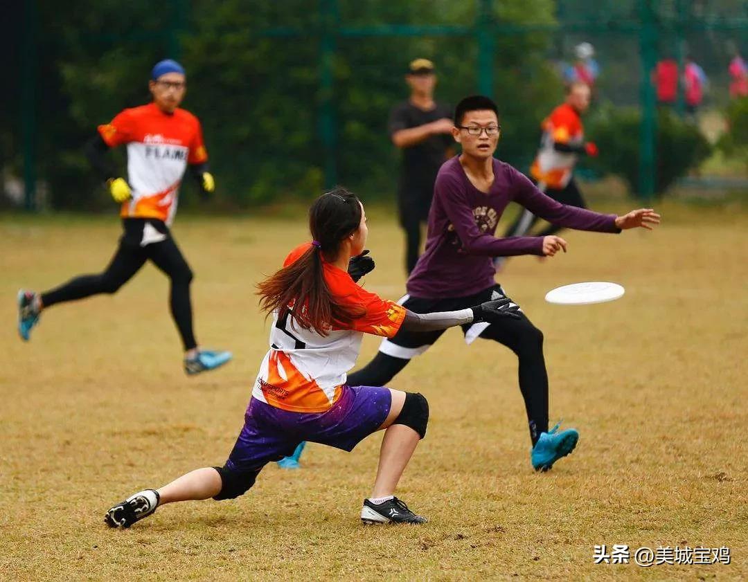 足球场禁止飞盘,飞盘运动使用足球场地合理吗