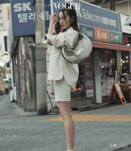 法棍包接班人？Fendi全新出的这款腋下包到底怎么样？