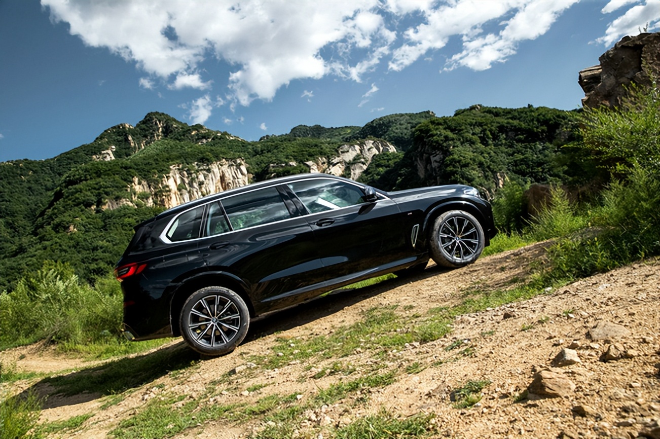 宝马x5xdrive30i曜夜版顶配,宝马x5xdrive30li尊享型m运动曜夜