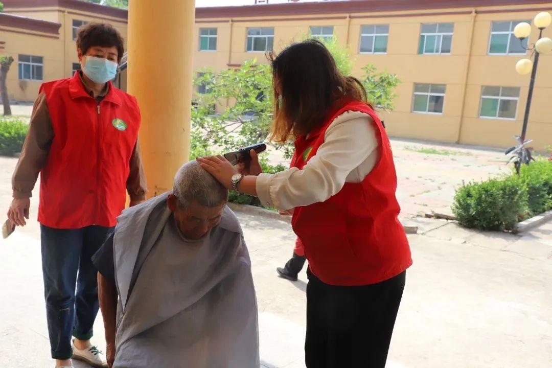 开展擦亮文明窗口志愿服务活动,志愿服务汇聚爱心为文明添彩