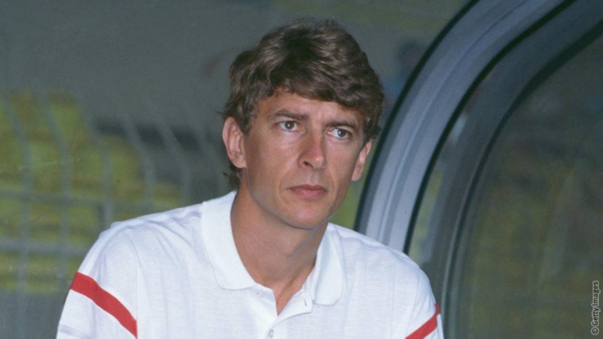 改变英超的男人温格！从法甲到日本，英超不败夺冠前的经验累积！