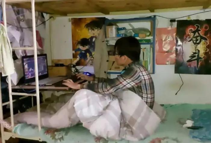 现在的大学生每天都在干嘛？为什么很多连毕业证都混不到？