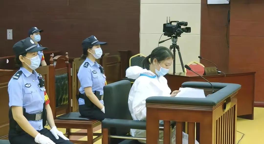 劳荣枝称遭胁迫,劳荣枝否认被指控罪名