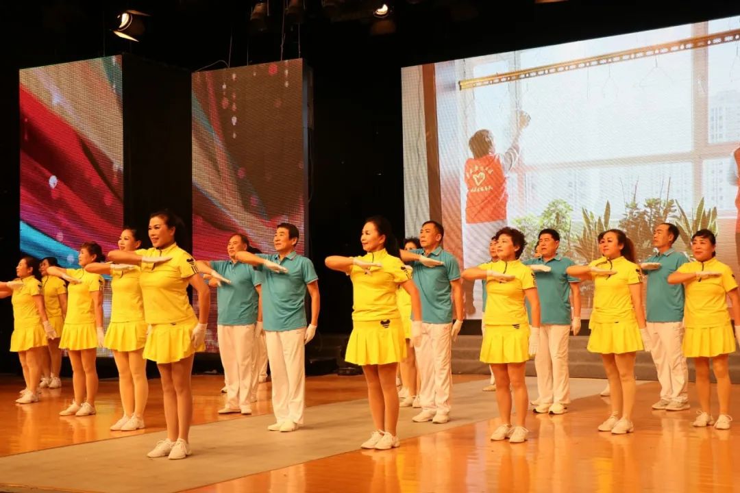 志愿之花绽放在春天里,让志愿之花在朝阳大地上昂首怒放