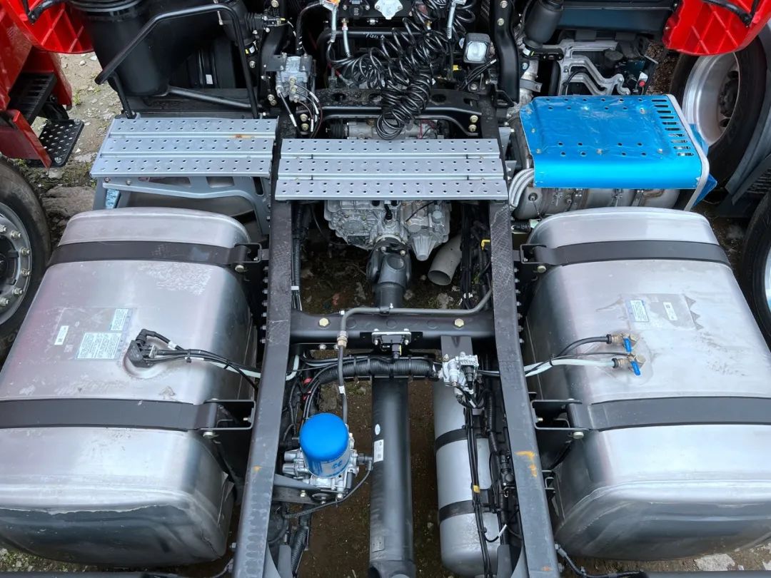 解放重卡j6最新车型前四后八,解放重卡j6v