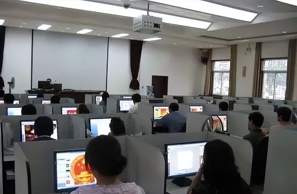 豆瓣评分9.6，15位技术专家联合力荐python入门书籍带项目