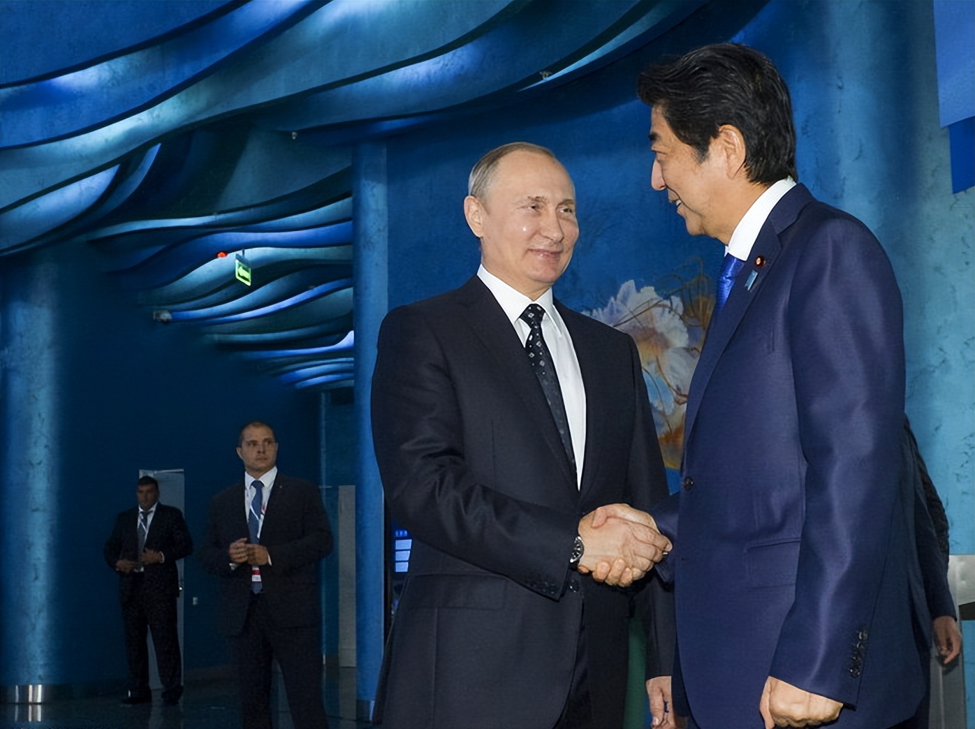 普京送安倍武士刀,普京给安倍送什么