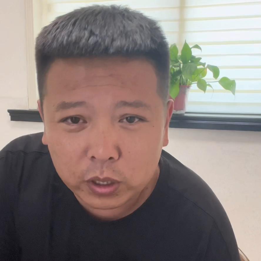 钓鱼是一项有益身心健康的运动,钓鱼是一项很艰辛又快乐的运动