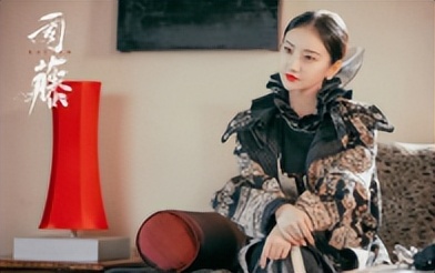 背景成谜景甜：坐拥3.5亿豪宅，拒绝张继科被金主强捧十年不红