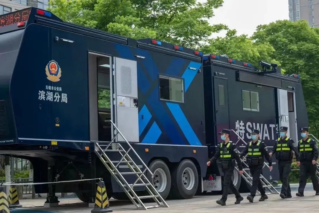 公安五一我在岗安全不打烊,节日我在岗公安安全检查