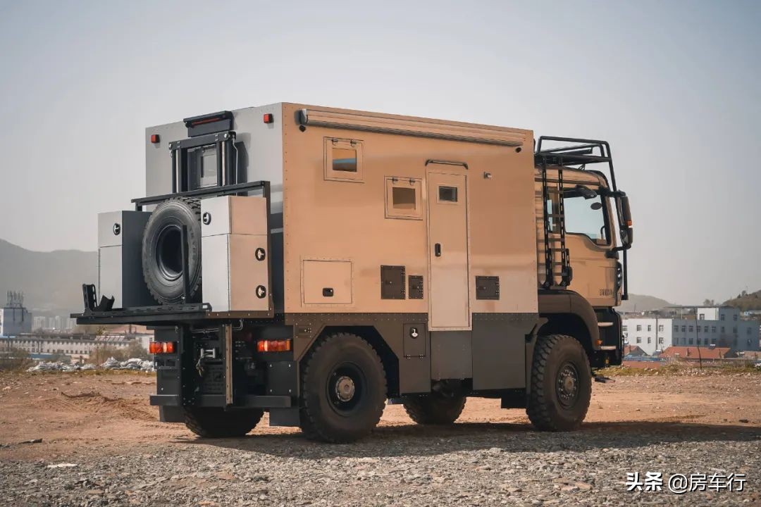 蓝牌五座德国曼重卡房车,b级越野豪华房车大全100万以上