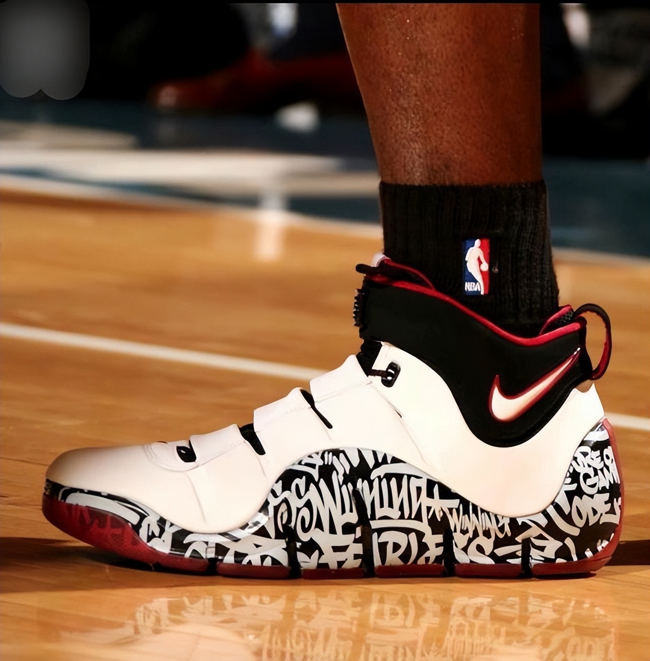 nike詹姆斯系列最强球鞋,nike实战篮球鞋詹姆斯突刺