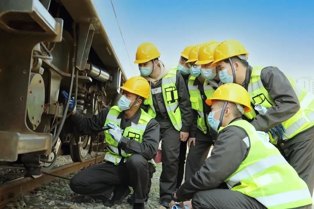 当火车司机要有哪些知识,成为火车司机要多长时间