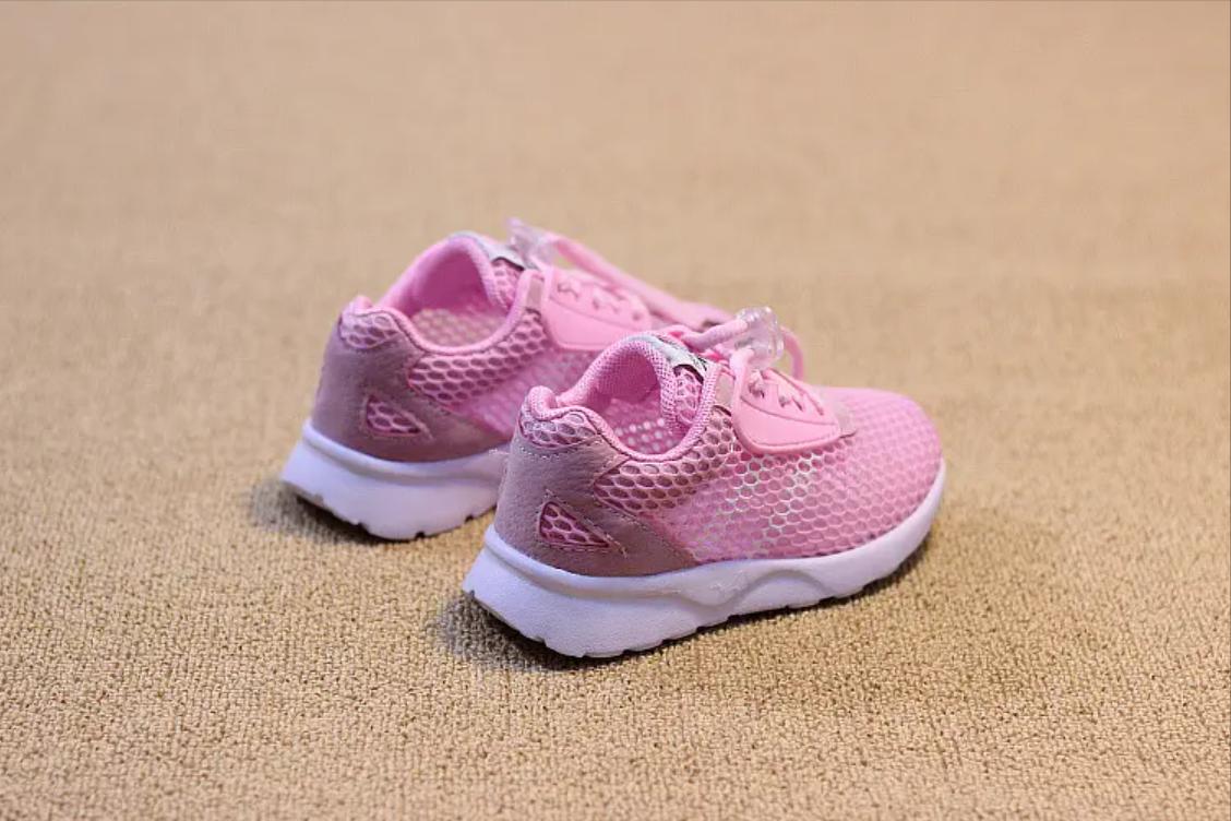 童鞋雌激素超标,央视曝光毒童鞋可能诱发早熟