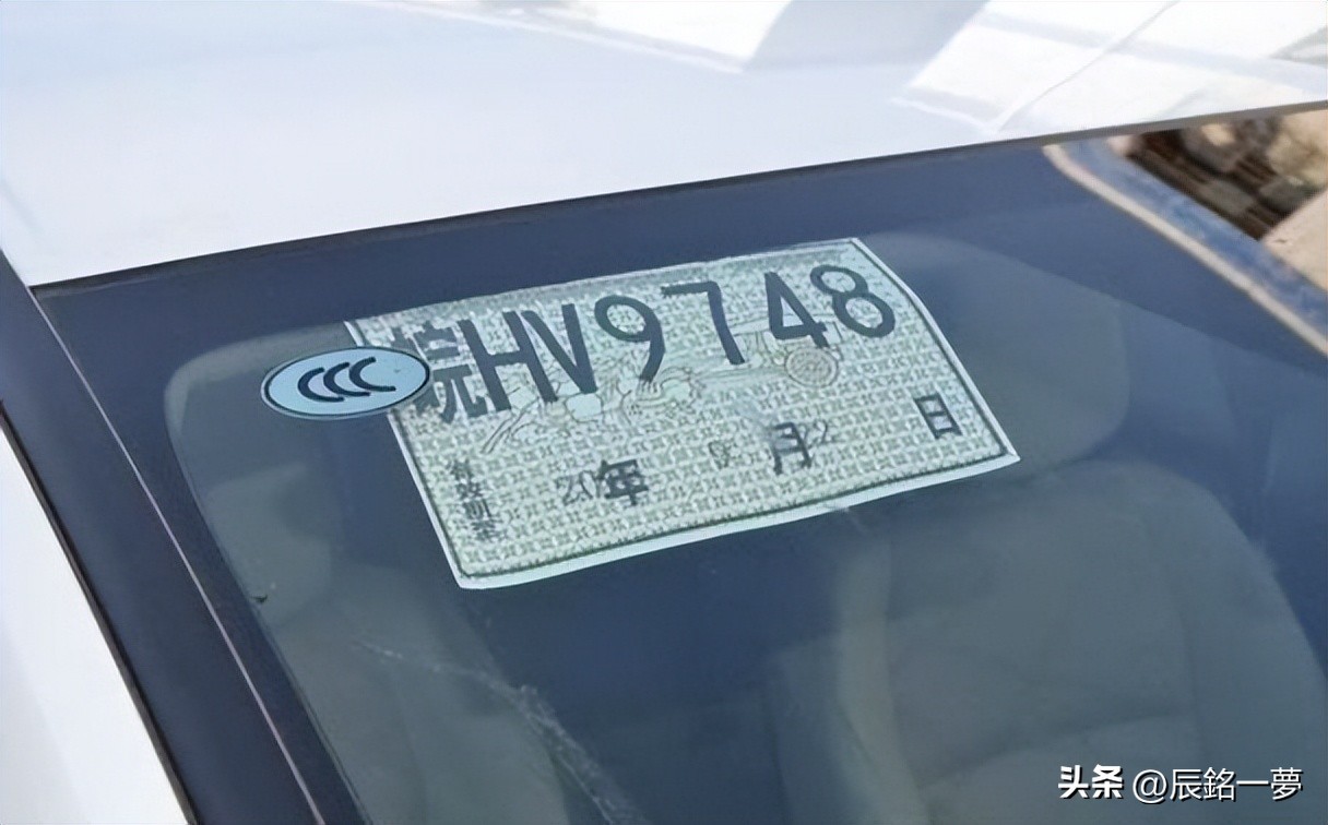 新车是自己上牌照还是交给4s上牌,提新车没上牌怎么去车管所上牌