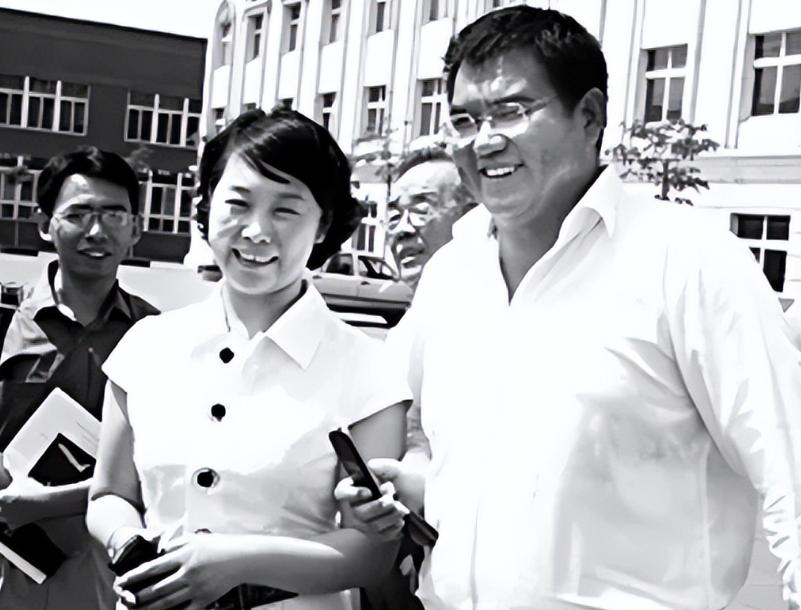 汶川地震谁捐8亿,汶川地震捐7千万