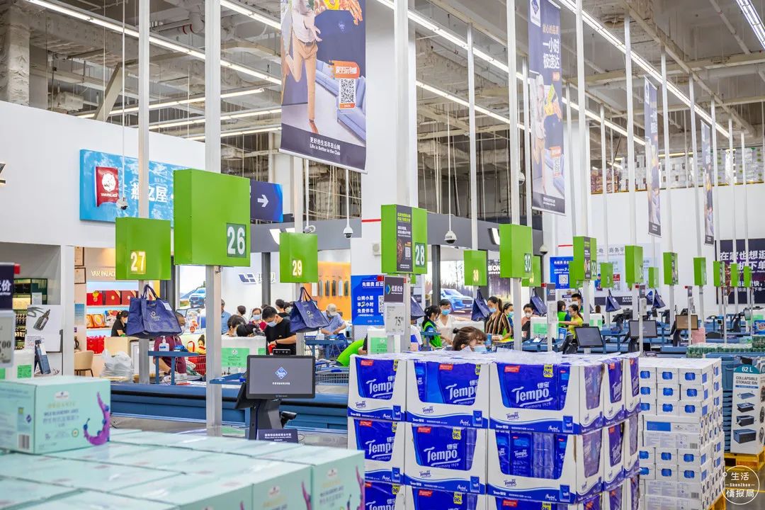 00后在深圳当推销员：“我的青春180元/天”