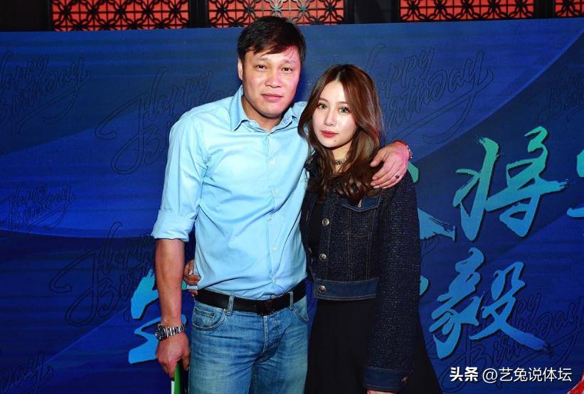 范志毅女儿妻子同框,范志毅女儿女婿