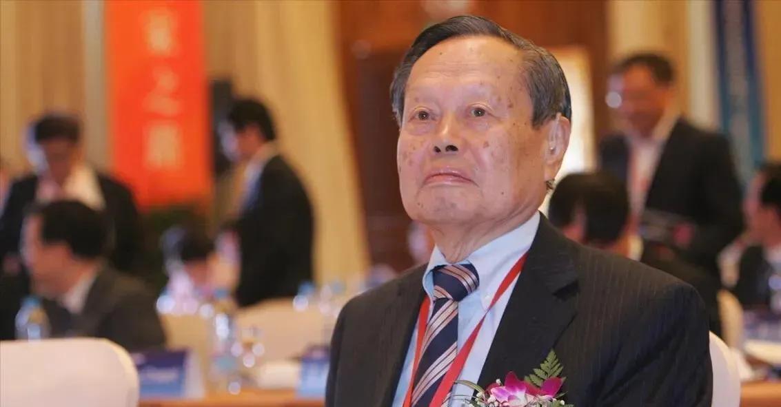 嫁给杨振宁前翁帆经历了什么,翁帆嫁给大自己54岁的杨振宁原因