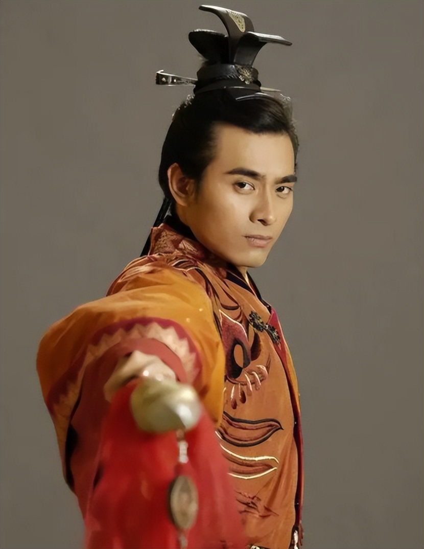 知名女星高调官宣婚讯,30岁知名女星晒结婚照官宣结婚