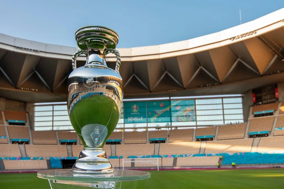 塞维利亚双雄力压巴萨马竞，狂热球迷功不可没