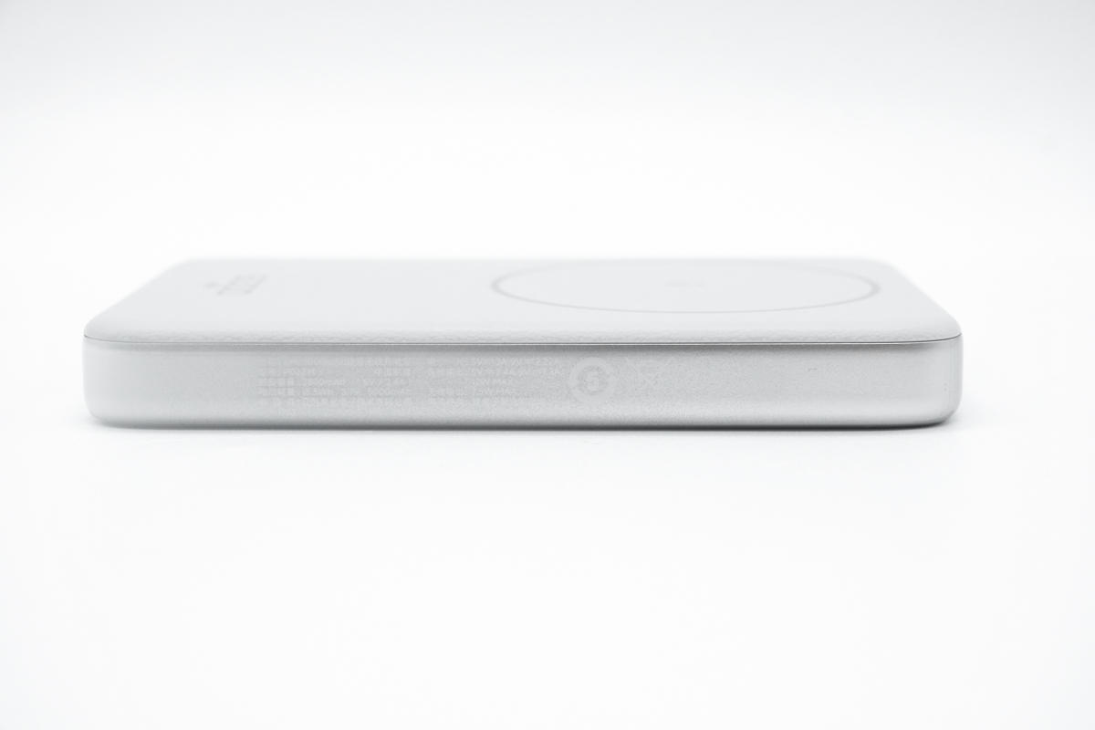 iphone14promax磁吸无线充电宝,iphone14promax带线无线磁吸充电宝