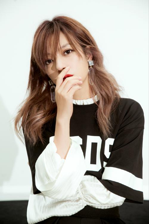 赵薇最新机场消息,赵薇移民法国