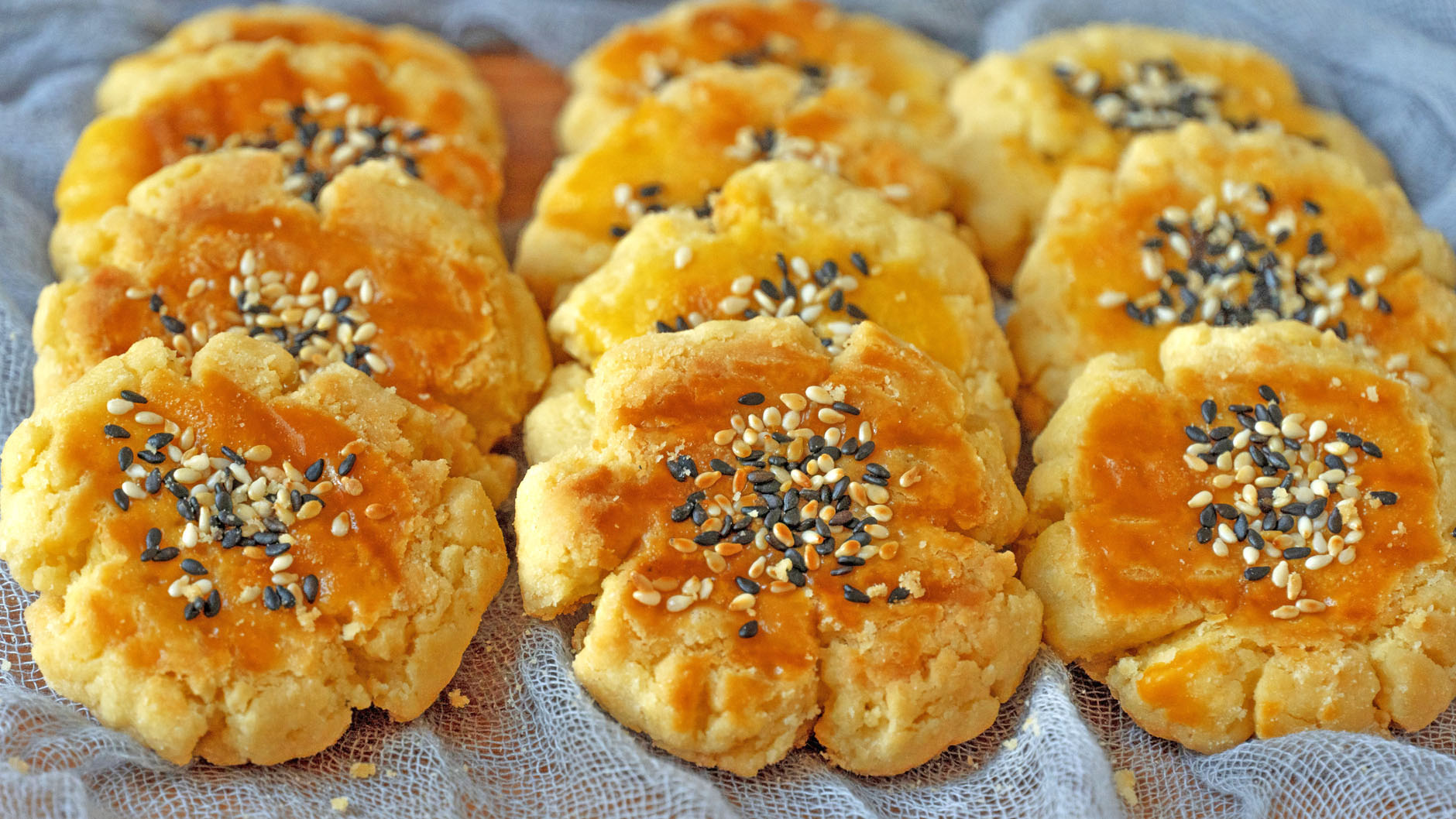 面粉这样做酸甜可口出锅瞬间抢光,面粉的独特做法每一口都酥掉渣