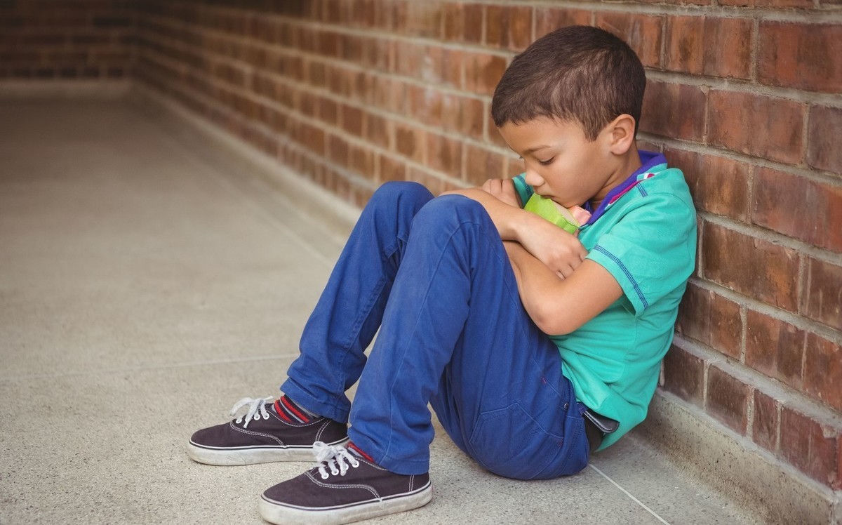 12岁偷200块钱怎么和父母道歉,10岁男孩偷家里钱数额大怎么教育