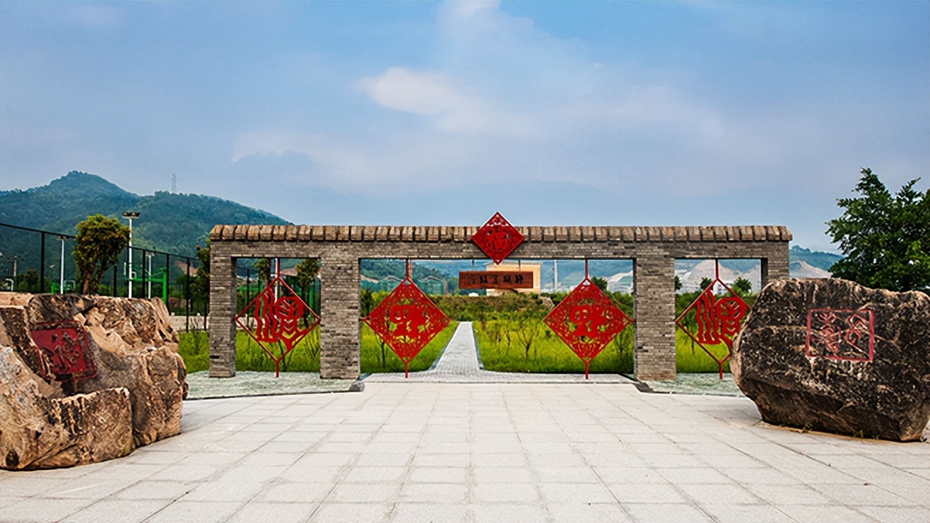 福建商学院：位于福州的一所公办院校，本科教育教学还在探索中