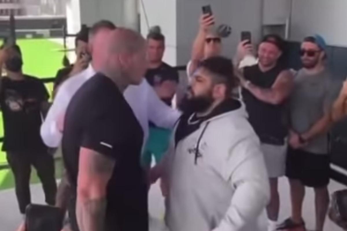 伊朗绿巨人格斗的视频,伊朗绿巨人被2分钟ko