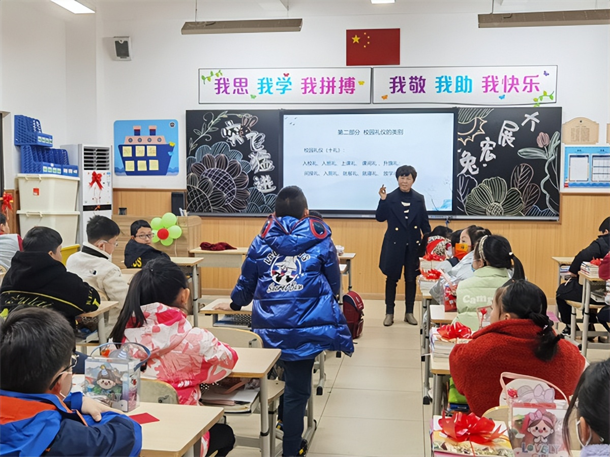 营造学礼、知礼、明礼校风，蓝港外国语学校开学第一课太“讲礼”