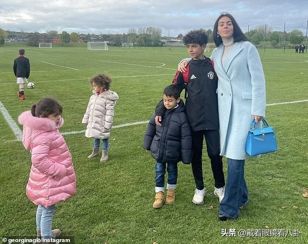 c罗乔治娜小儿子,c罗带着乔治娜和孩子参加比赛