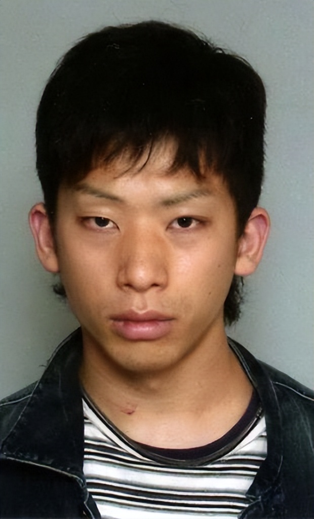 女教师被害，凶手在外逃亡2年之久，被捕后因长得帅被大众所追捧