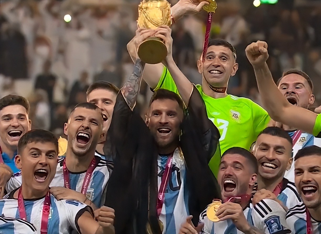 为什么阿根廷民众烧梅西雕像,烧毁梅西雕像